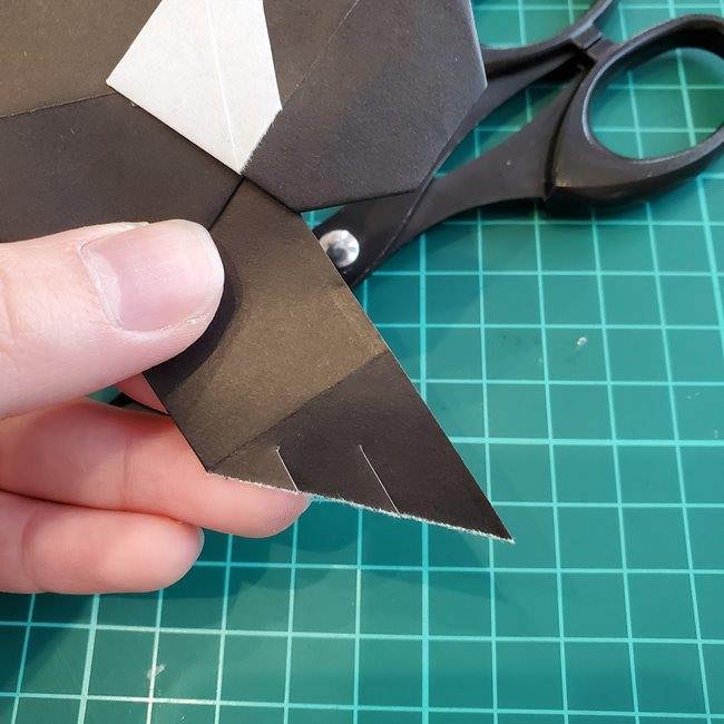 カラスを折り紙で可愛いく平面に作る作り方折り方④貼り合わせ(7)
