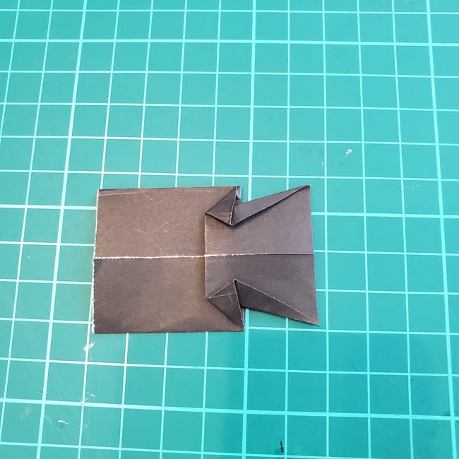 カラスを折り紙で可愛いく平面に作る作り方折り方②からだと足(10)