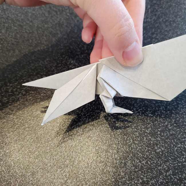 折り紙で作るカラス 難しいけどリアルな折り方作り方④尾羽と顔(2)