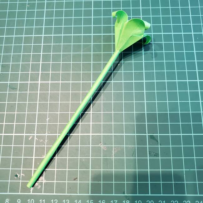 折り紙でバラの花束をつくるときの茎とガクの折り方作り方③組み合わせ(10)