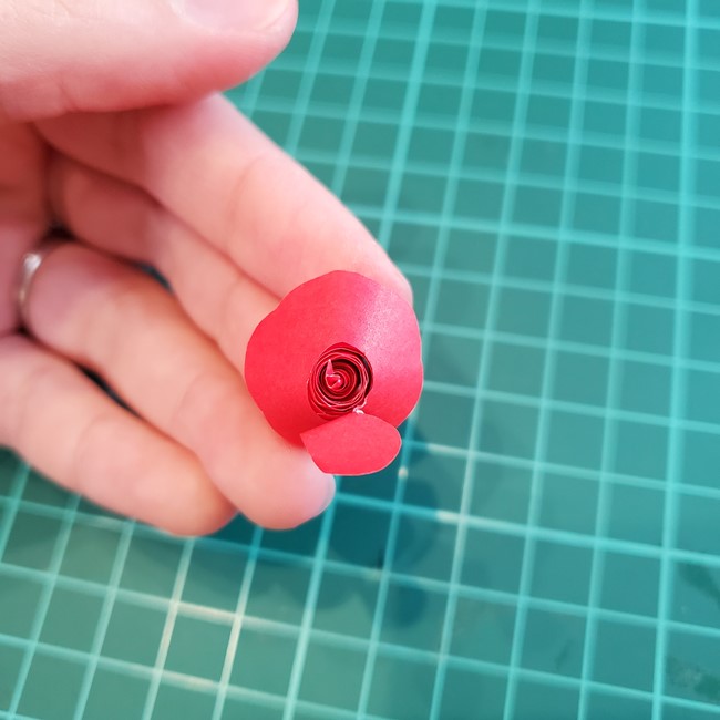 バラの折り紙 巻くすごい簡単に一枚で作る方法(9)