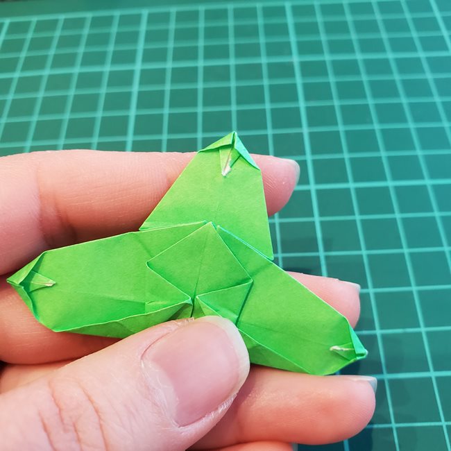 折り紙でバラの葉を平面でつくる折り方作り方(34)