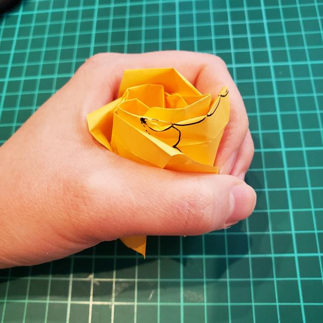 薔薇の折り紙 立体で難しい折り方作り方③巻き方(20)