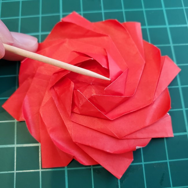 折り紙のバラ 平面で難しい花の折り方作り方③完成(27)