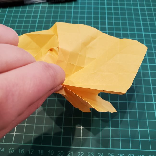 薔薇の折り紙 立体で難しい折り方作り方③巻き方(5)