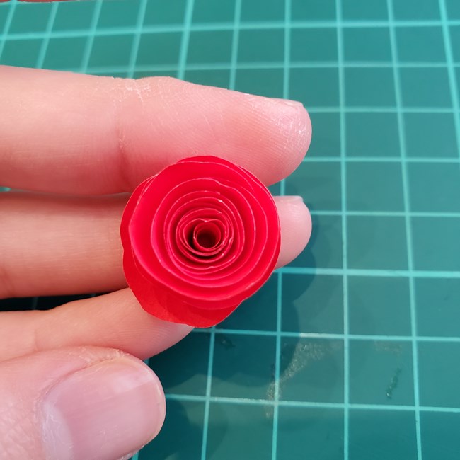 バラの折り紙 巻くすごい簡単に一枚で作る方法(12)