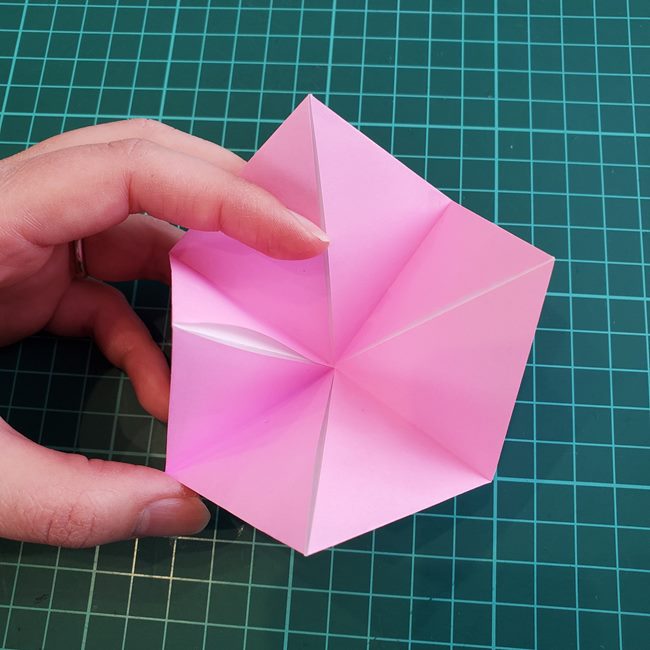 バラを折り紙3枚で立体的に作る折り方作り方①花びら1(10)