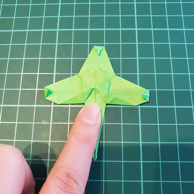 折り紙でバラの葉を平面でつくる折り方作り方(33)