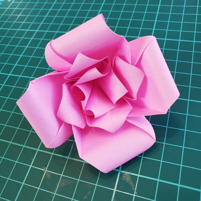 バラを折り紙3枚で立体的に作る折り方作り方④組み合わせ(3)