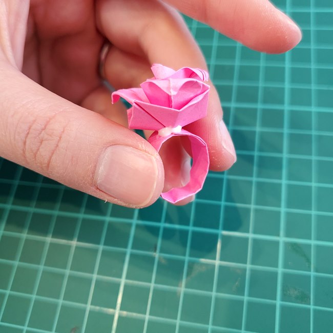 折り紙の指輪 バラの折り方作り方②完成(6)