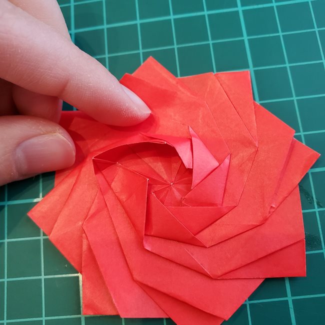 折り紙のバラ 平面で難しい花の折り方作り方③完成(24)