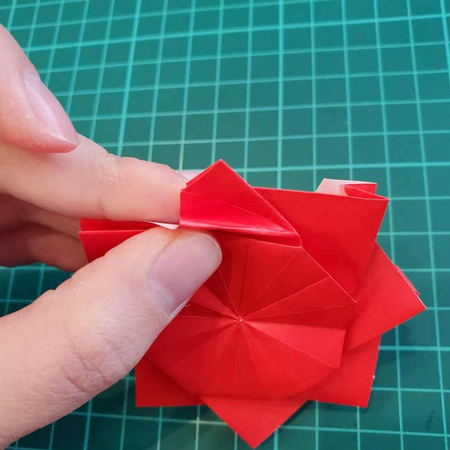 折り紙のバラ 平面で難しい花の折り方作り方③完成(16)