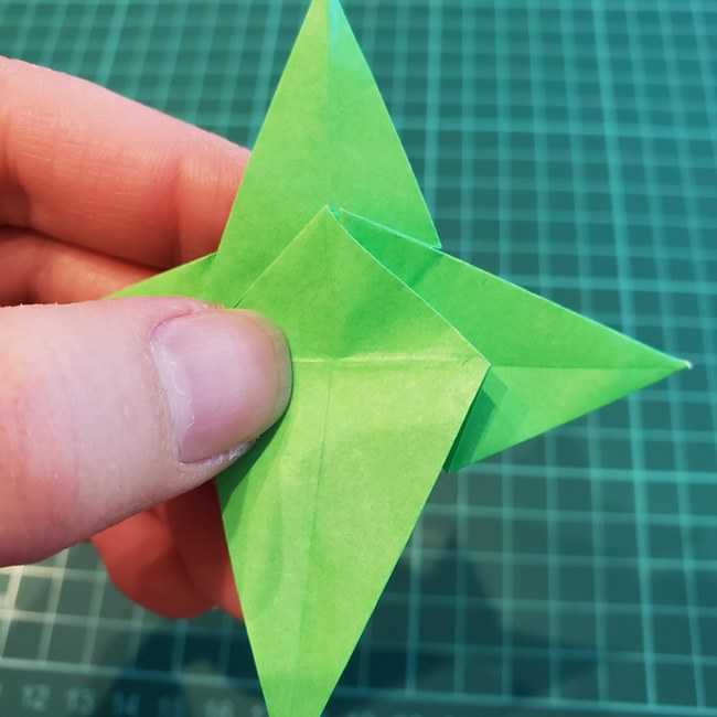 折り紙でバラの葉を平面でつくる折り方作り方(28)