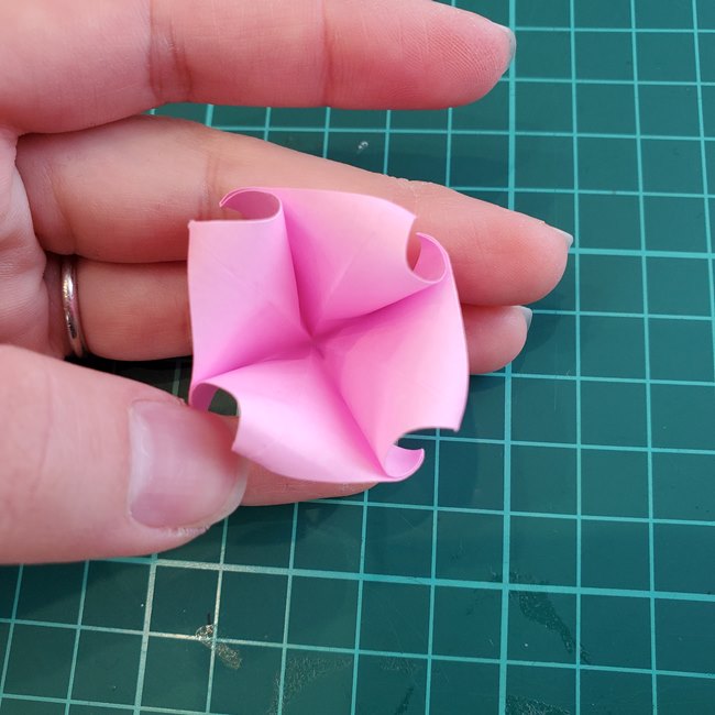 バラを折り紙3枚で立体的に作る折り方作り方③花びら3(8)
