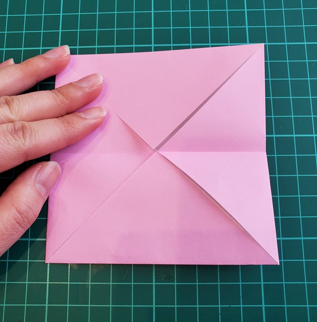バラを折り紙3枚で立体的に作る折り方作り方①花びら1(8)