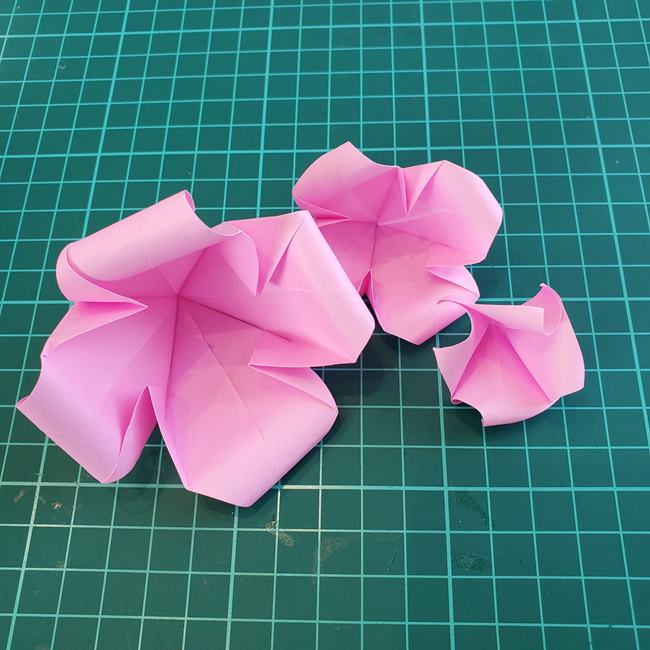 バラを折り紙3枚で立体的に作る折り方作り方④組み合わせ(1)