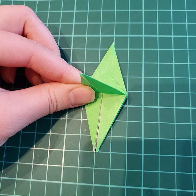 折り紙でバラの葉を平面でつくる折り方作り方(19)