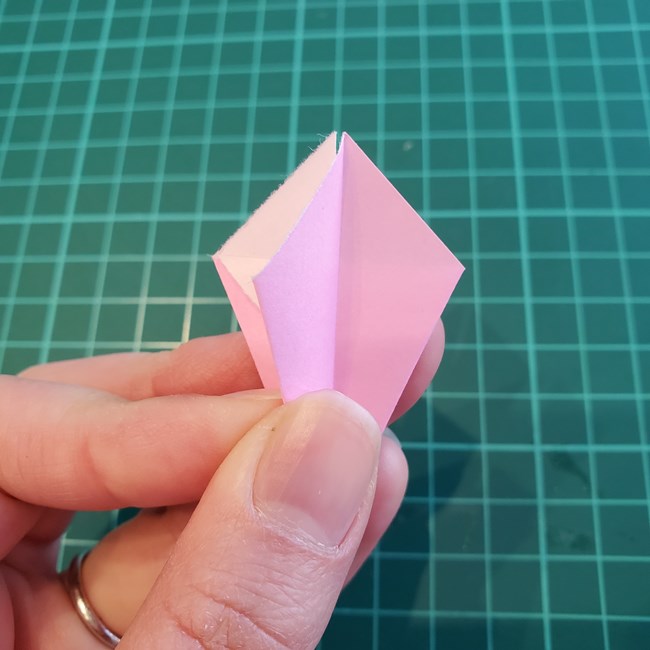 折り紙 バラのつぼみの折り方作り方①基本(15)
