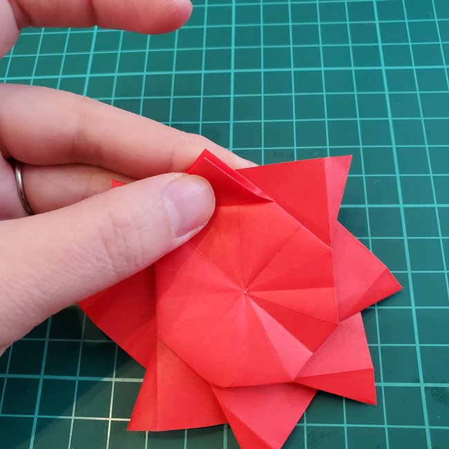 折り紙のバラ 平面で難しい花の折り方作り方③完成(11)