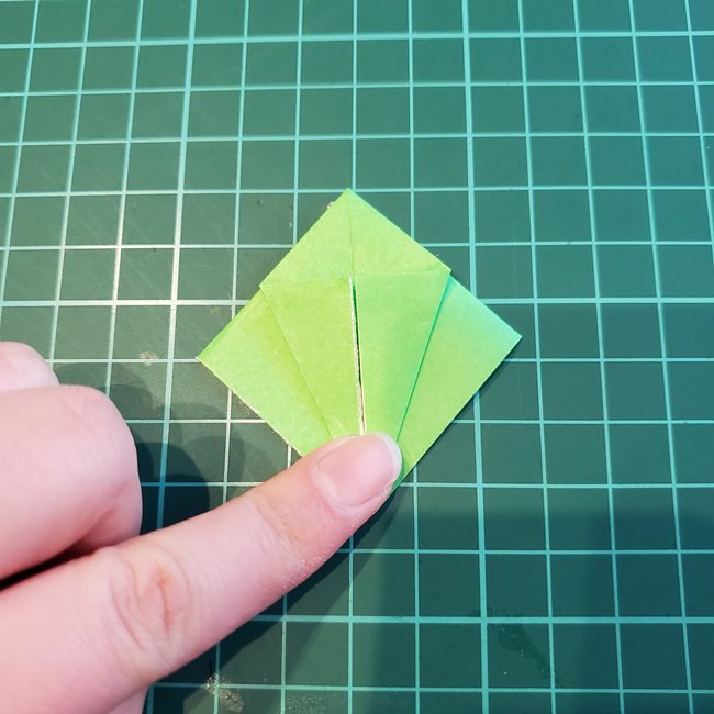 折り紙でバラの葉を平面でつくる折り方作り方(11)