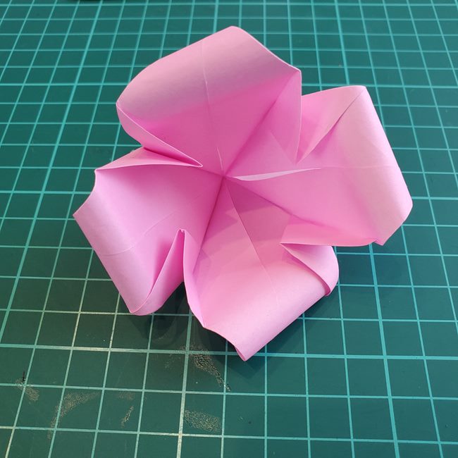 バラを折り紙3枚で立体的に作る折り方作り方①花びら1(26)