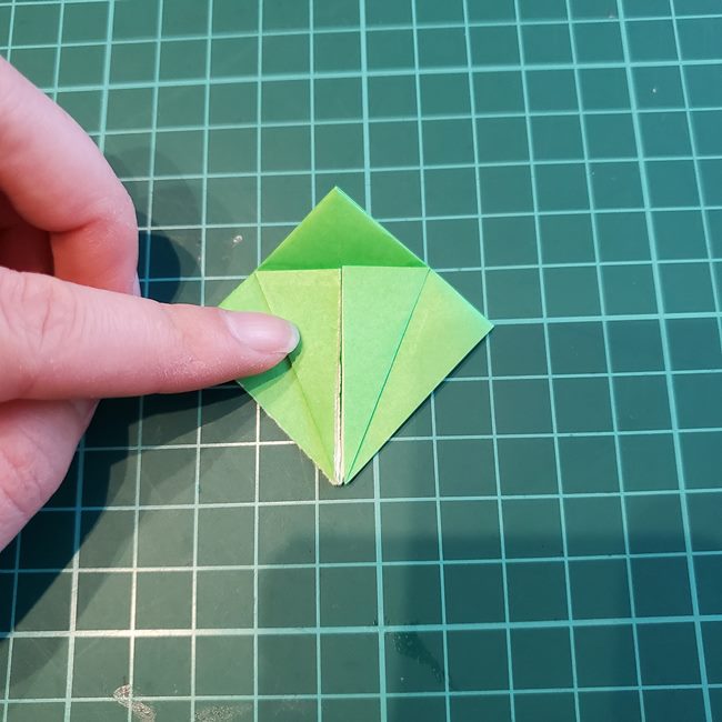 折り紙でバラの葉を平面でつくる折り方作り方(13)