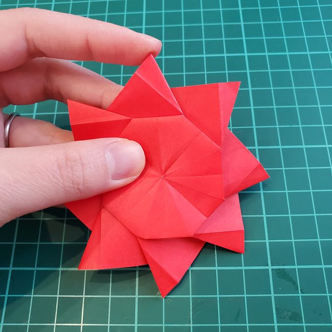 折り紙のバラ 平面で難しい花の折り方作り方③完成(8)
