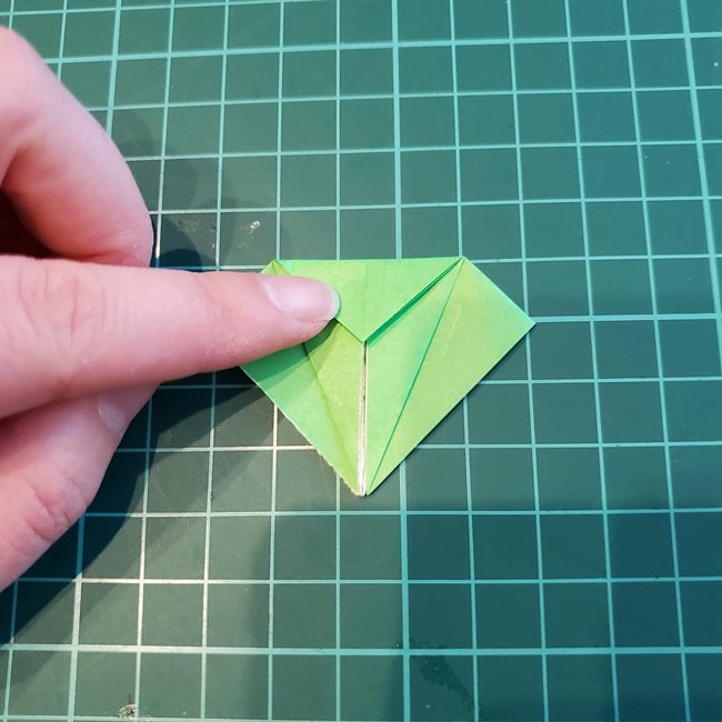 折り紙でバラの葉を平面でつくる折り方作り方(12)