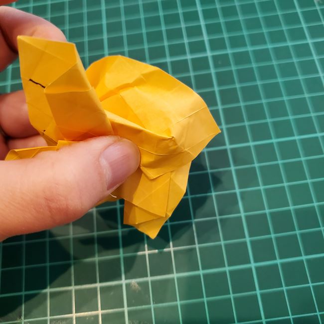 薔薇の折り紙 立体で難しい折り方作り方④調整(16)