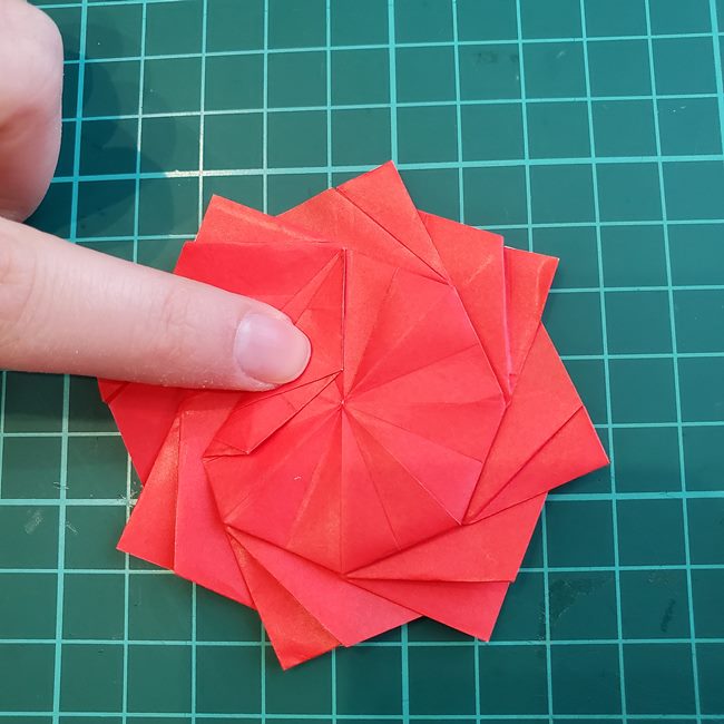 折り紙のバラ 平面で難しい花の折り方作り方③完成(20)