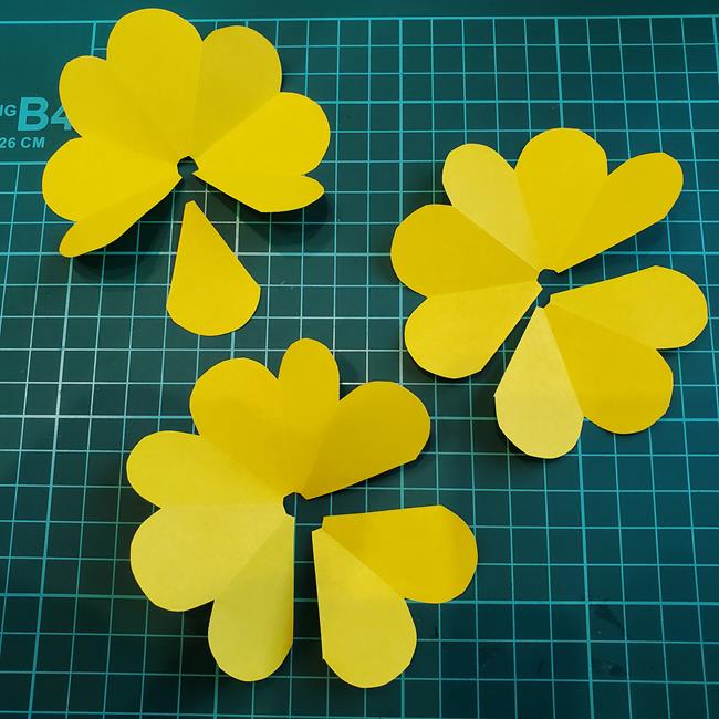 折り紙のコサージュ バラの作り方折り方①パーツ(9)