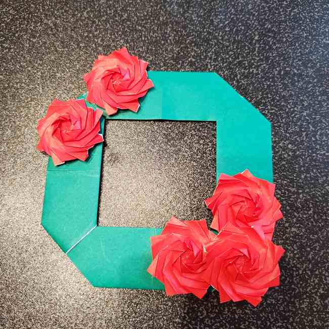 折り紙で薔薇のリースの作り方折り方③完成(2)