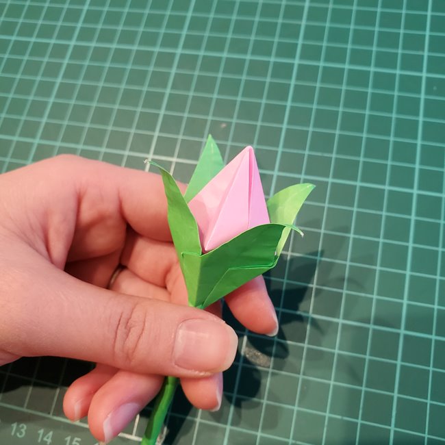 折り紙 バラのつぼみの折り方作り方③組み合わせ方(4)