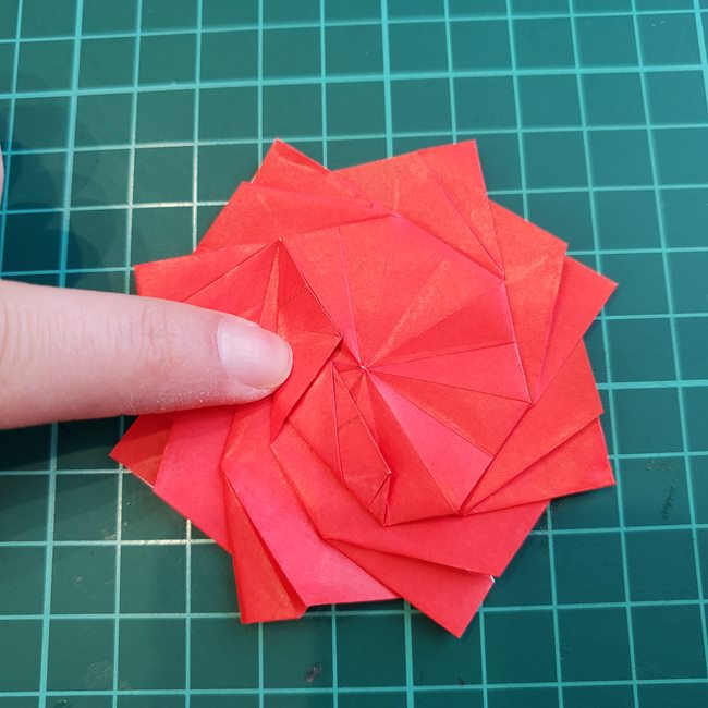 折り紙のバラ 平面で難しい花の折り方作り方③完成(21)