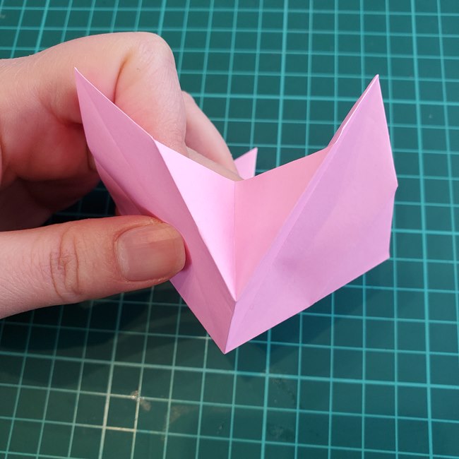 バラを折り紙3枚で立体的に作る折り方作り方①花びら1(16)