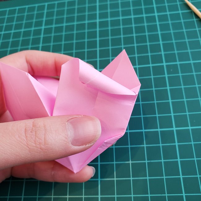 バラを折り紙3枚で立体的に作る折り方作り方①花びら1(25)