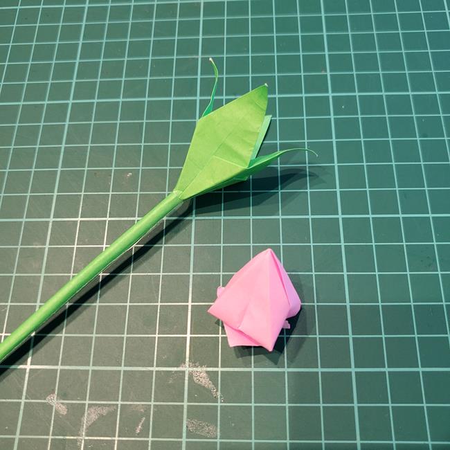 折り紙 バラのつぼみの折り方作り方③組み合わせ方(2)