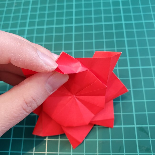 折り紙のバラ 平面で難しい花の折り方作り方③完成(10)