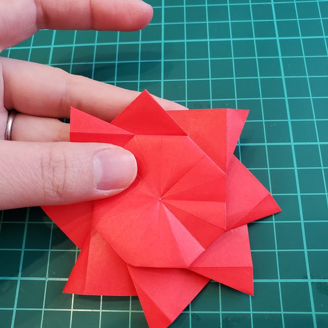 折り紙のバラ 平面で難しい花の折り方作り方③完成(12)