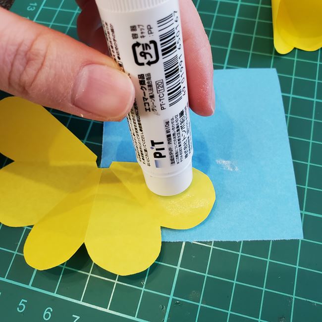 折り紙のコサージュ バラの作り方折り方②貼り合わせ(4)