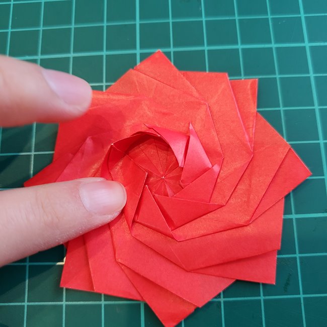 折り紙のバラ 平面で難しい花の折り方作り方③完成(25)