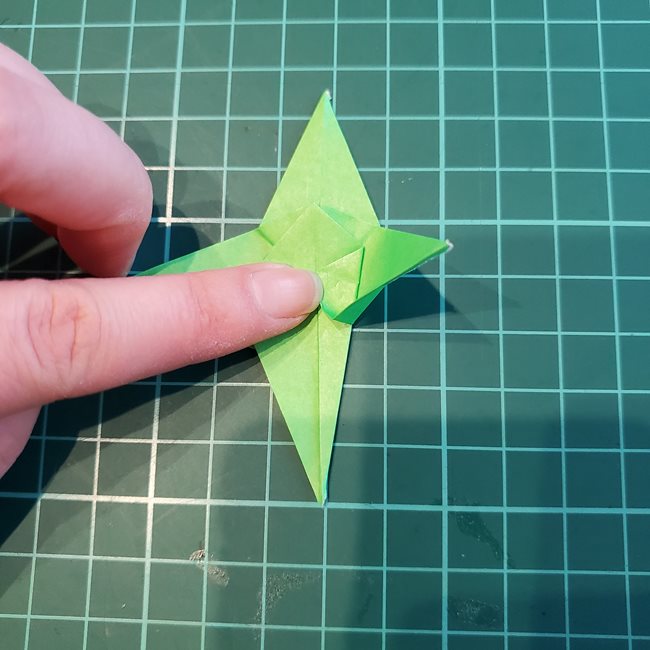 折り紙でバラの葉を平面でつくる折り方作り方(30)