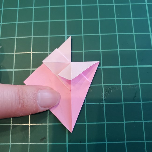 折り紙 バラのつぼみの折り方作り方②膨らませ方(8)