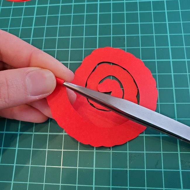 バラの折り紙 巻くすごい簡単に一枚で作る方法(6)