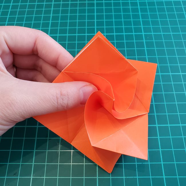 折り紙 ローズの折り方（簡単・立体的）②バラの形(21)