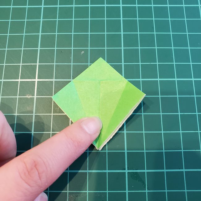 折り紙でバラの葉を平面でつくる折り方作り方(15)
