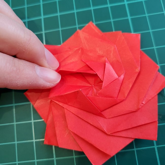 折り紙のバラ 平面で難しい花の折り方作り方③完成(23)