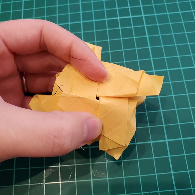 薔薇の折り紙 立体で難しい折り方作り方④調整(10)