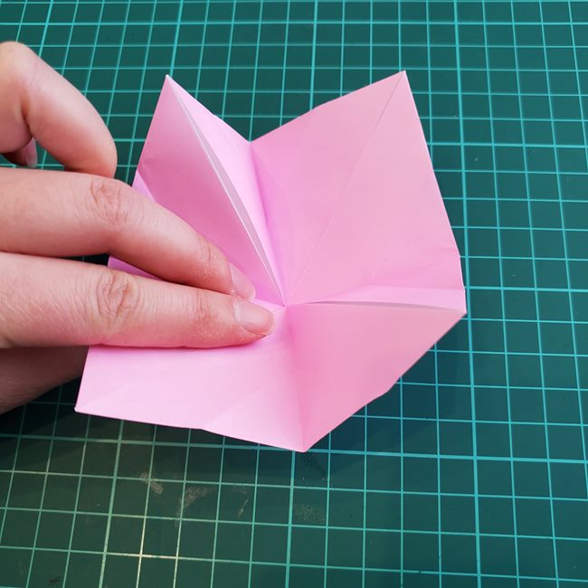 バラを折り紙3枚で立体的に作る折り方作り方①花びら1(15)