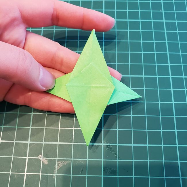 折り紙でバラの葉を平面でつくる折り方作り方(25)